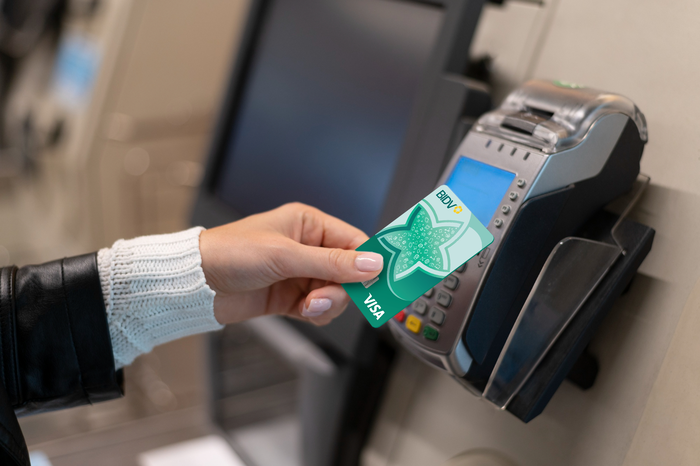 Thẻ tín dụng Visa Flexi mang đến sự tiện lợi cho khách hàng khi cho phép nạp tiền và rút tiền tại mạng lưới gồm hàng triệu ATM/POS